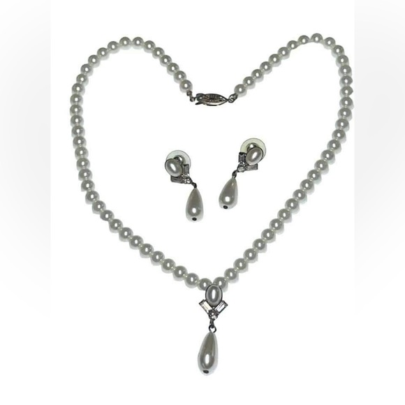 Vintage baguette rhinestones & faux Pearl drop beaded necklace with pierced - Picture 8 of 9